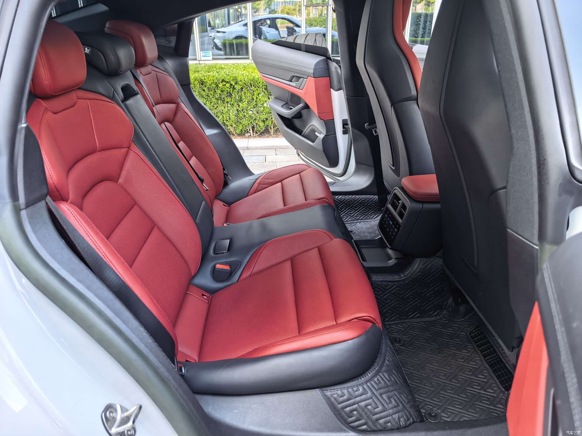 Porsche Taycan, 2023 31