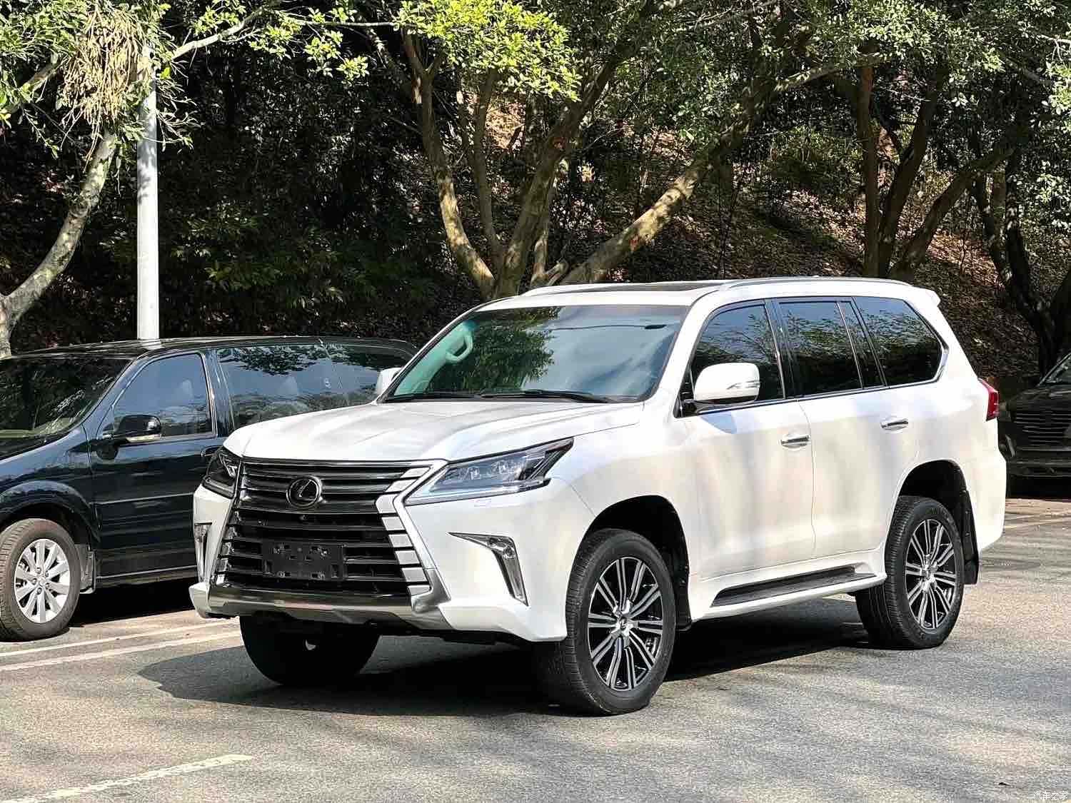 Lexus LX, 2019 1