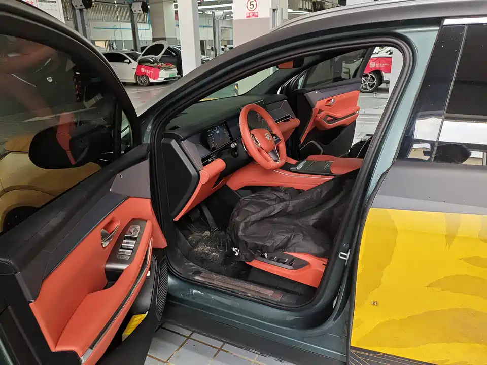 BYD Tang L
