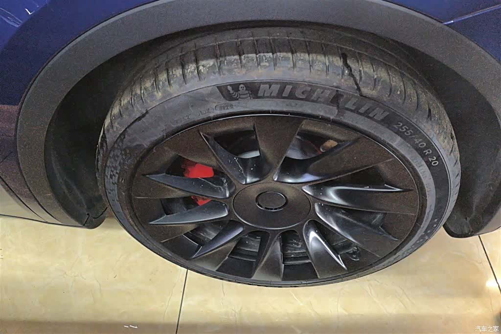 Tesla Model Y, 2024 6