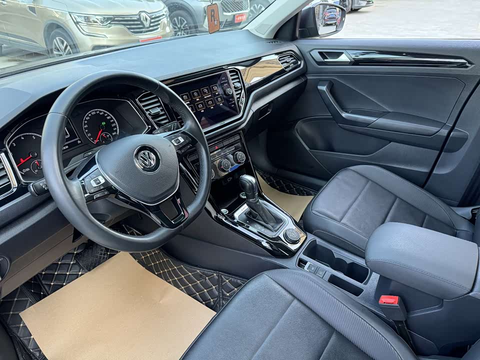 Volkswagen T-ROC exploring Songs