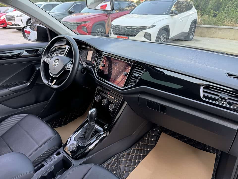 Volkswagen T-ROC exploring Songs