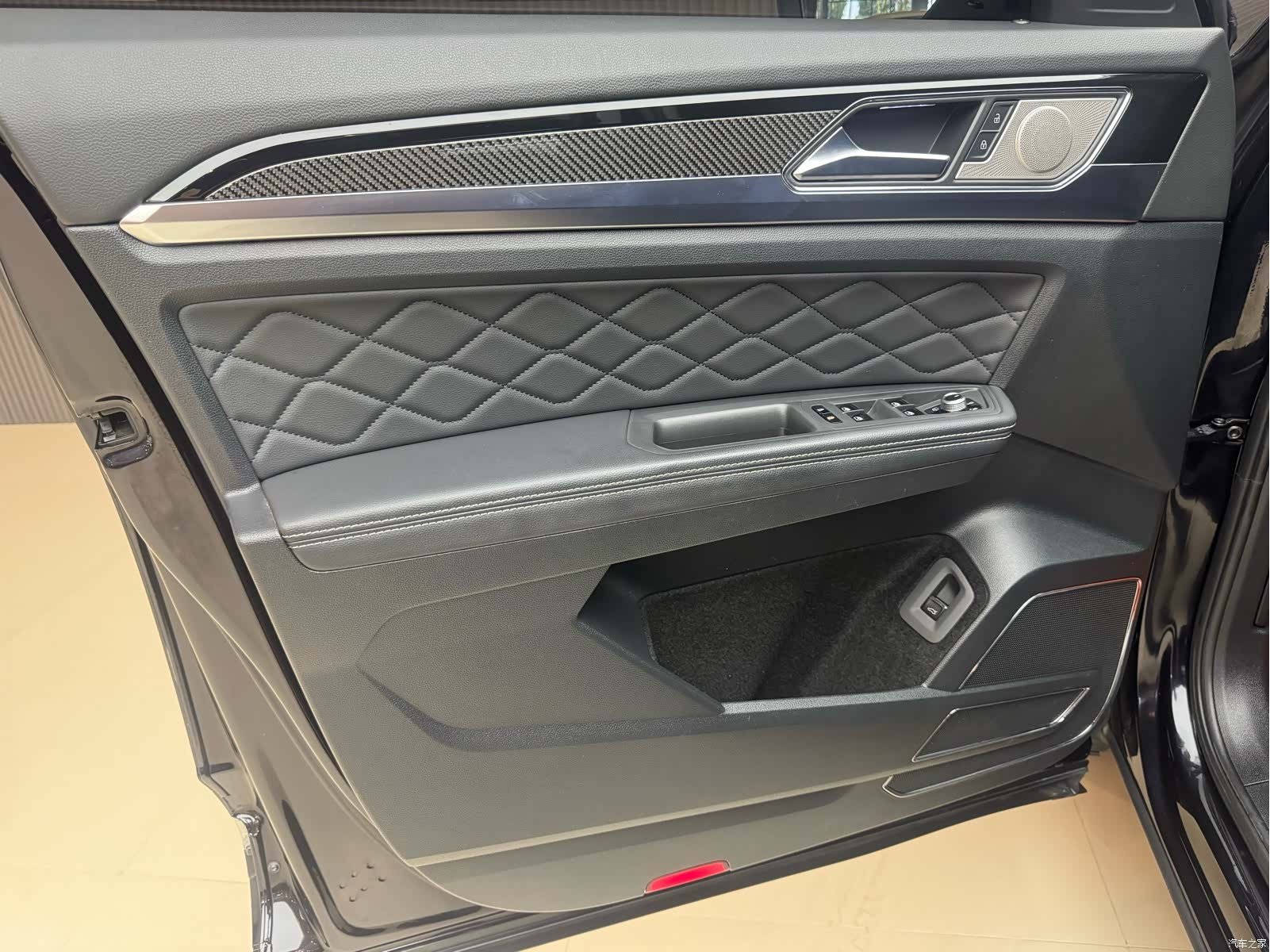 Volkswagen Teramont X, 2020 10