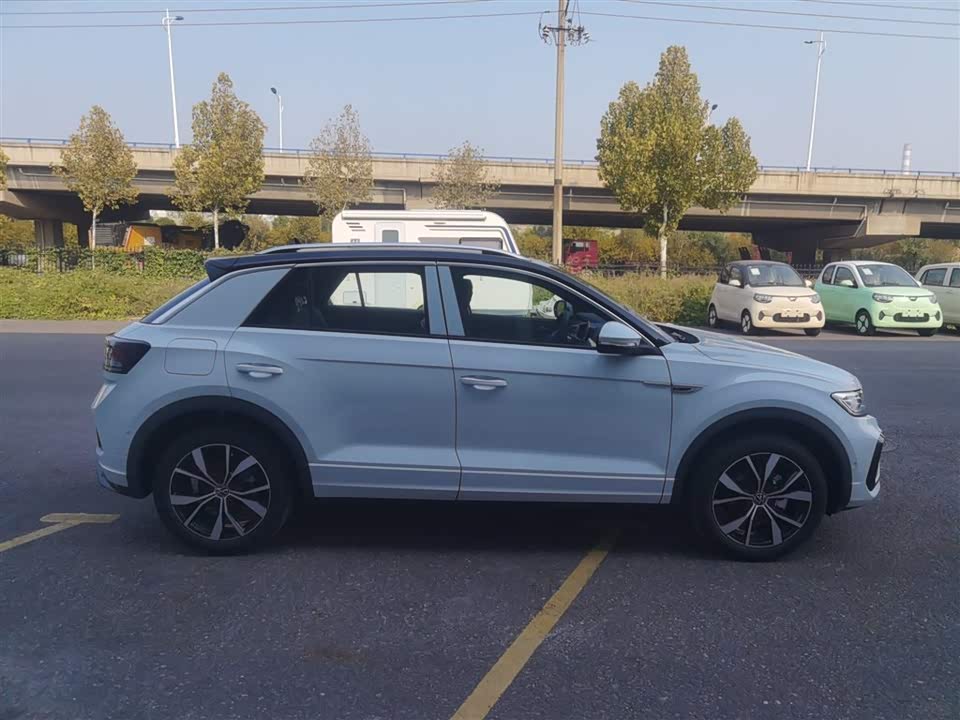 Volkswagen T-ROC exploring Songs