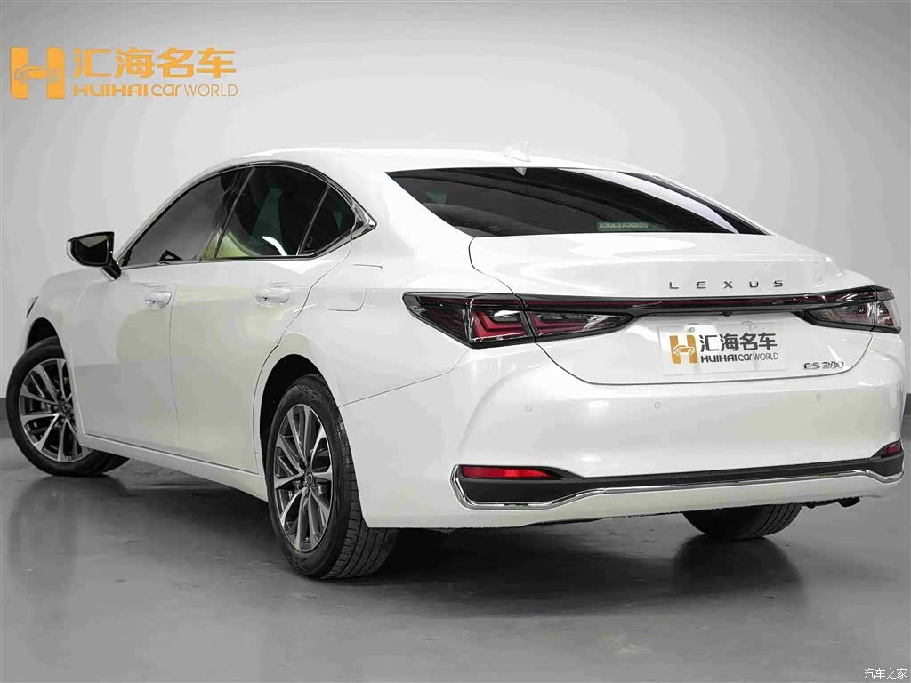 Lexus ES, 2026 4