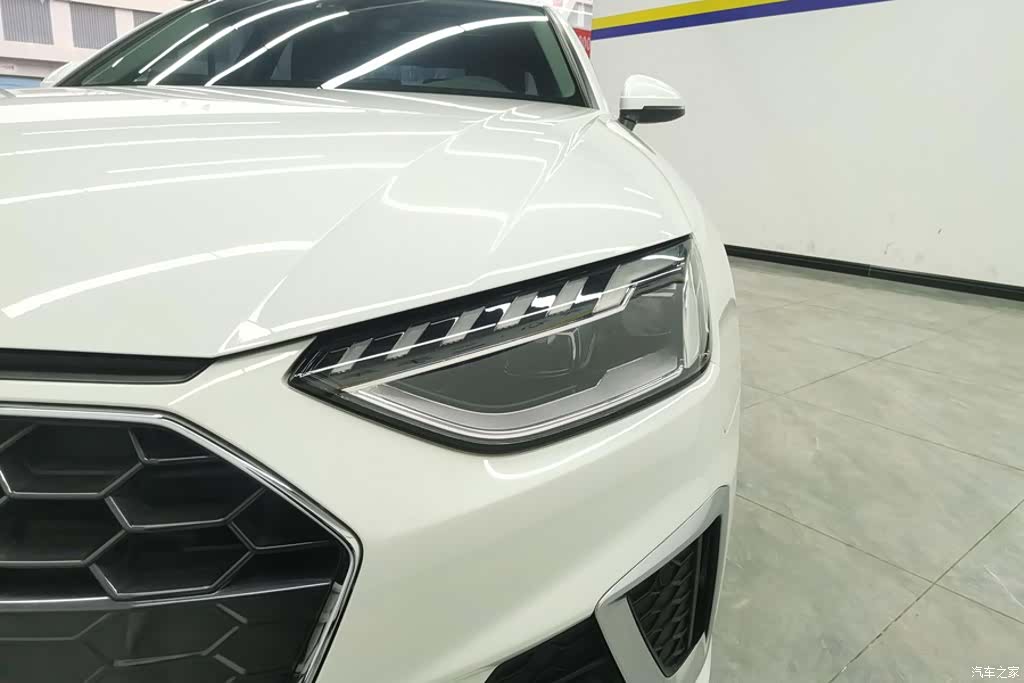Audi A4L, 2020 все фото