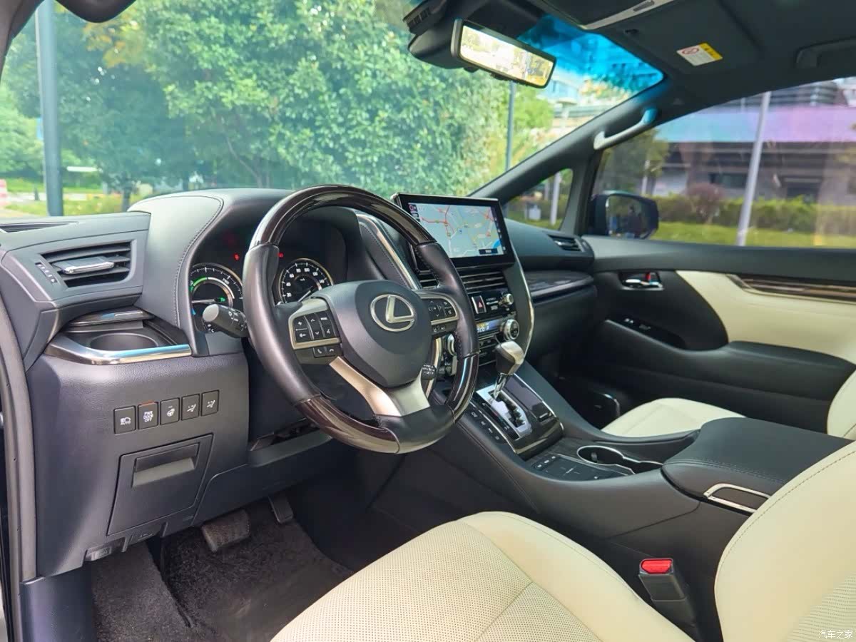 Lexus LM, 2022 3