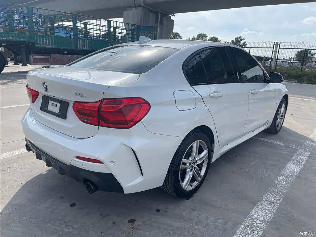 BMW 1 Series, 2022 все фото