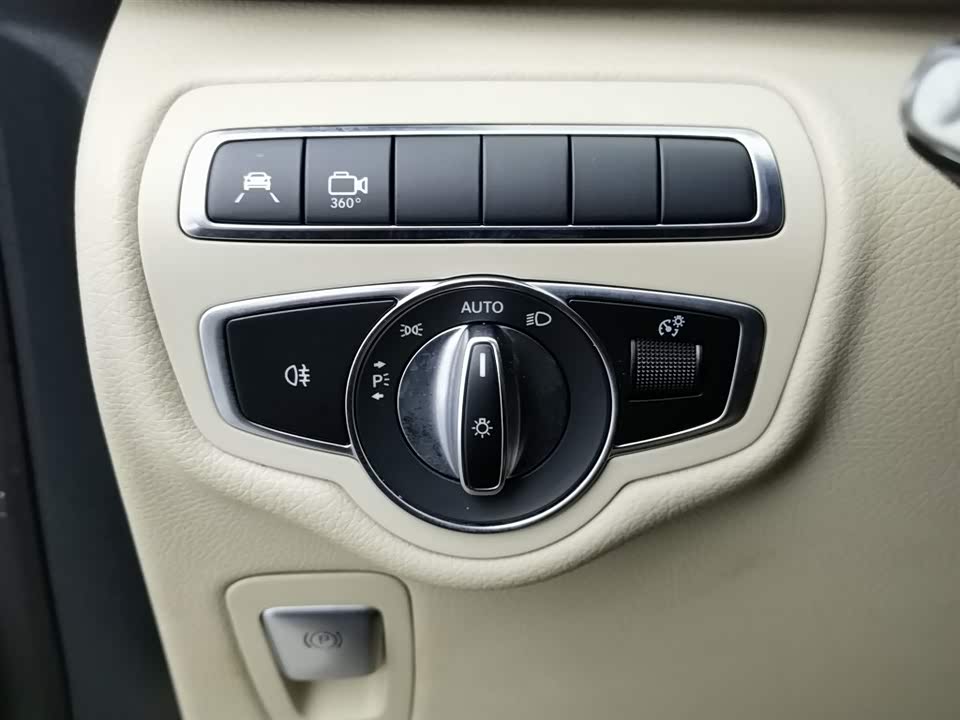 Mercedes-Benz V-class