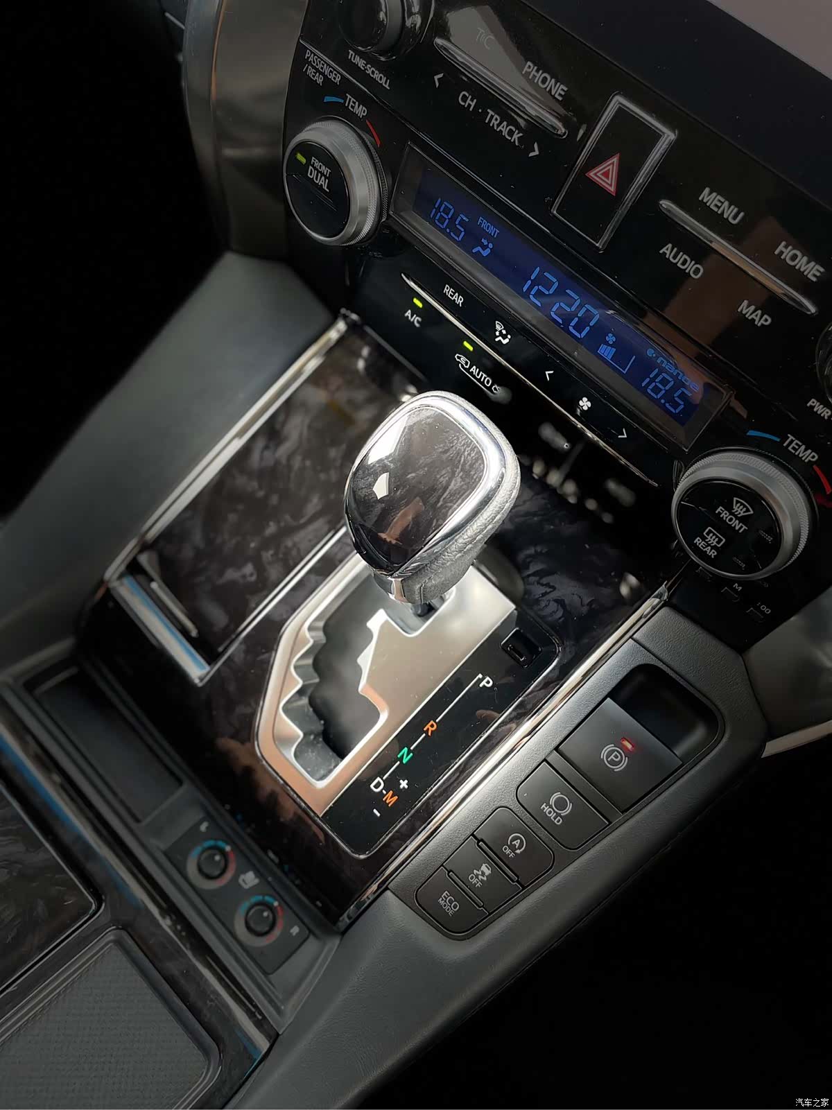 Toyota Alphard, 2021 11