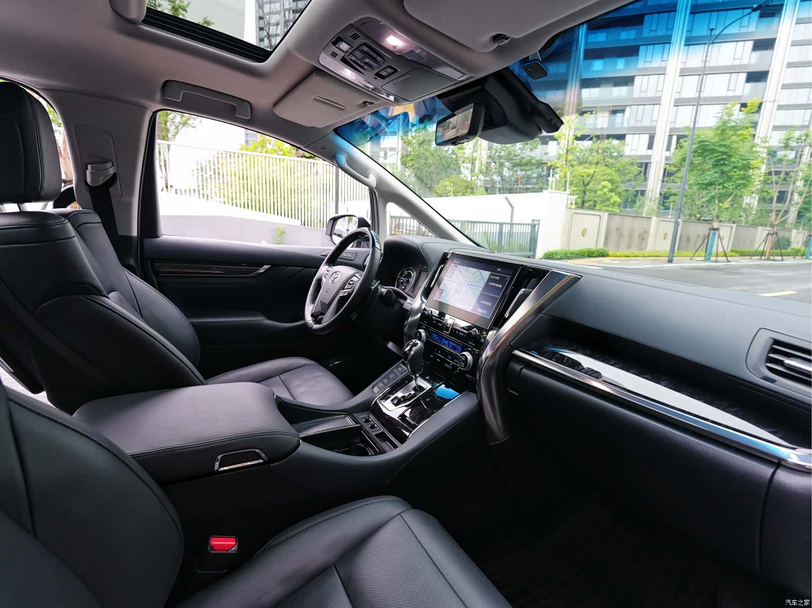 Toyota Vellfire, 2022 9