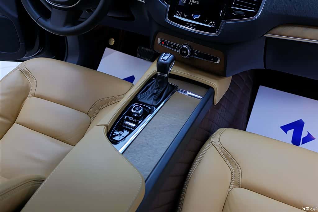Volvo XC90, 2018 21