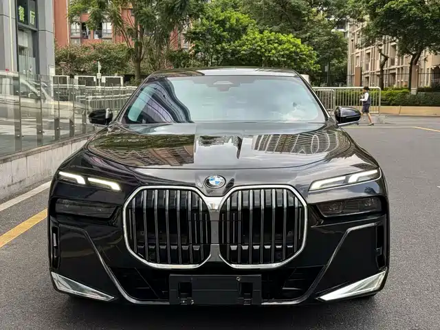 BMW 7-Series 2023 — купить из Китая под заказ