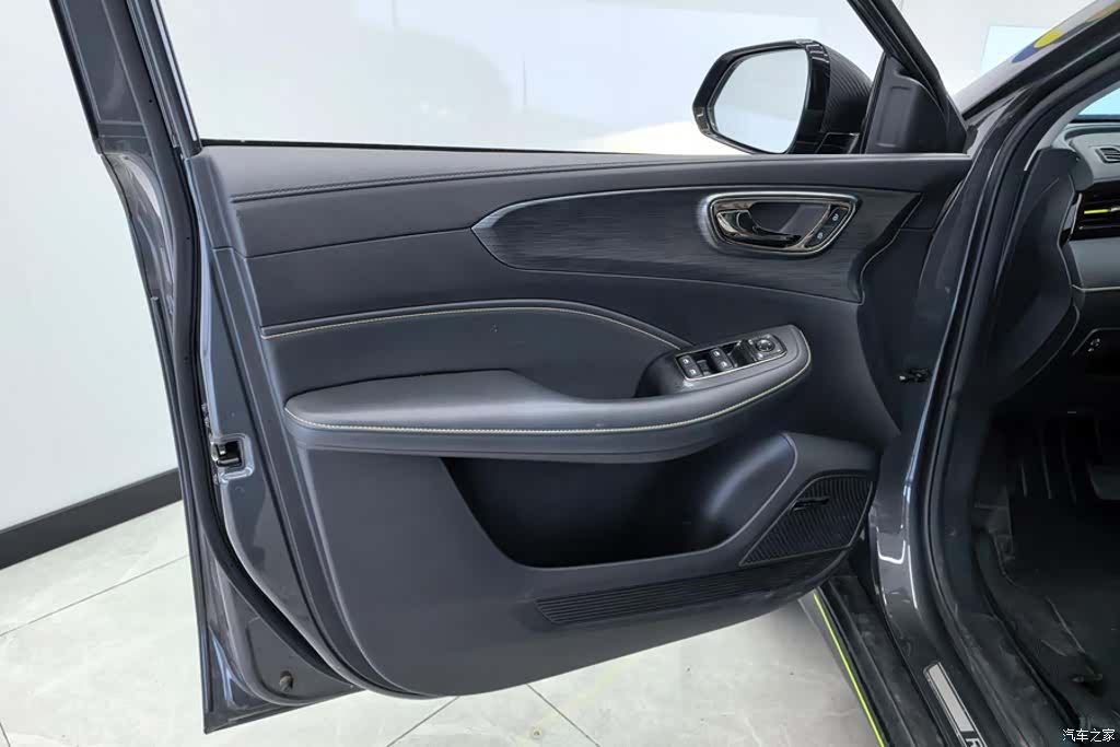 Roewe RX5, 2022 7
