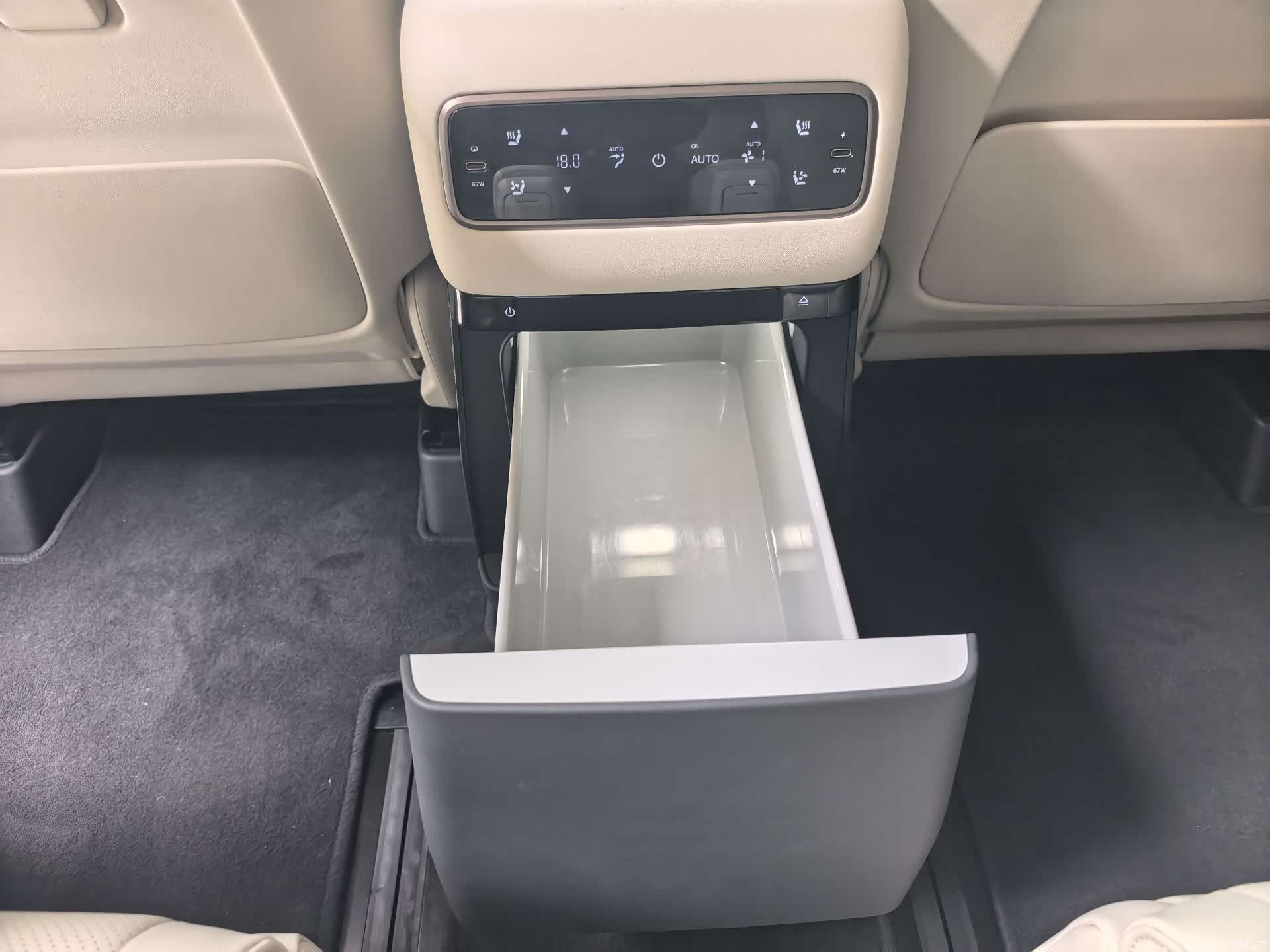 Li Auto MEGA, 2025 13