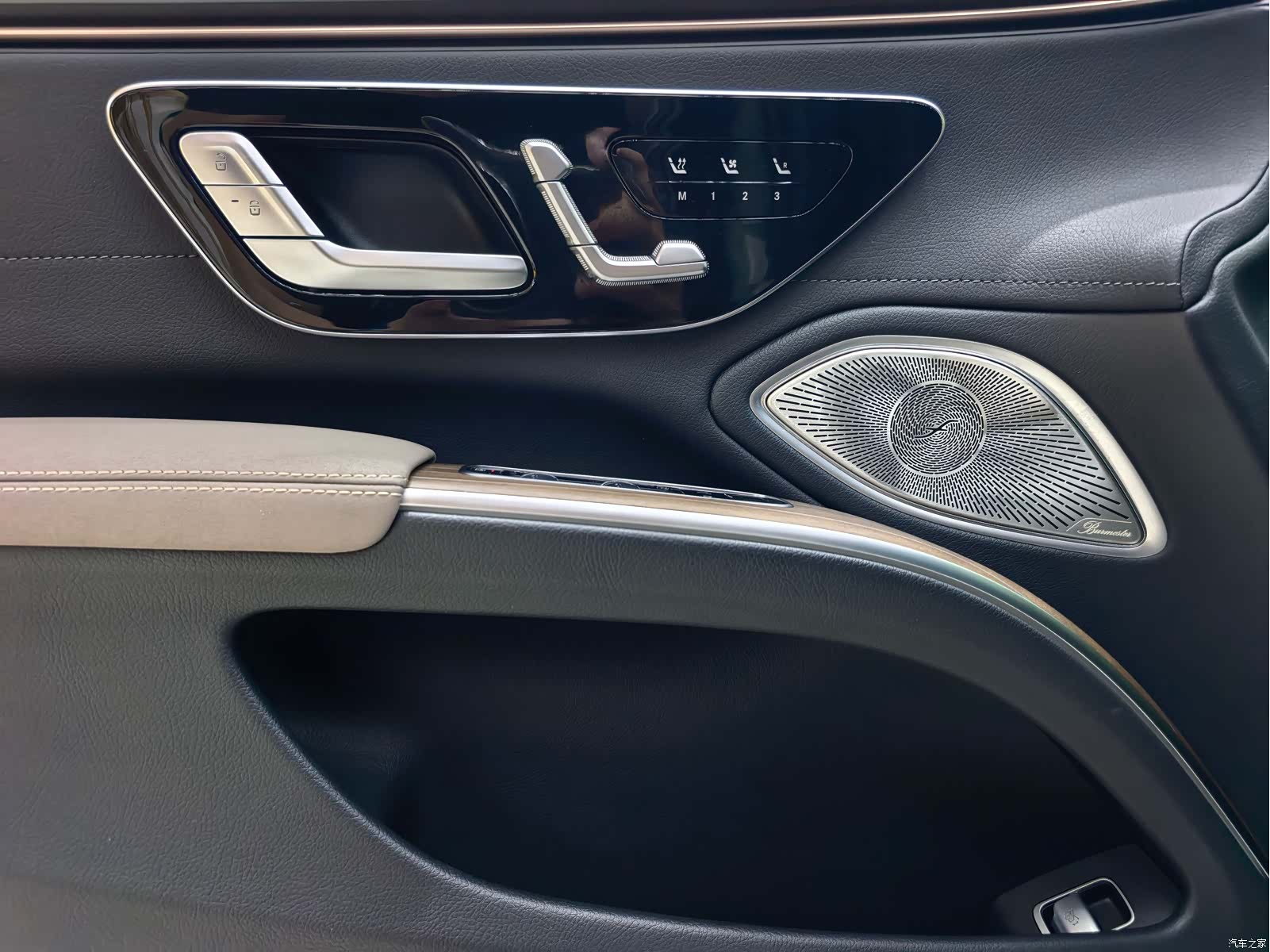 Mercedes-Benz EQS, 2024 11