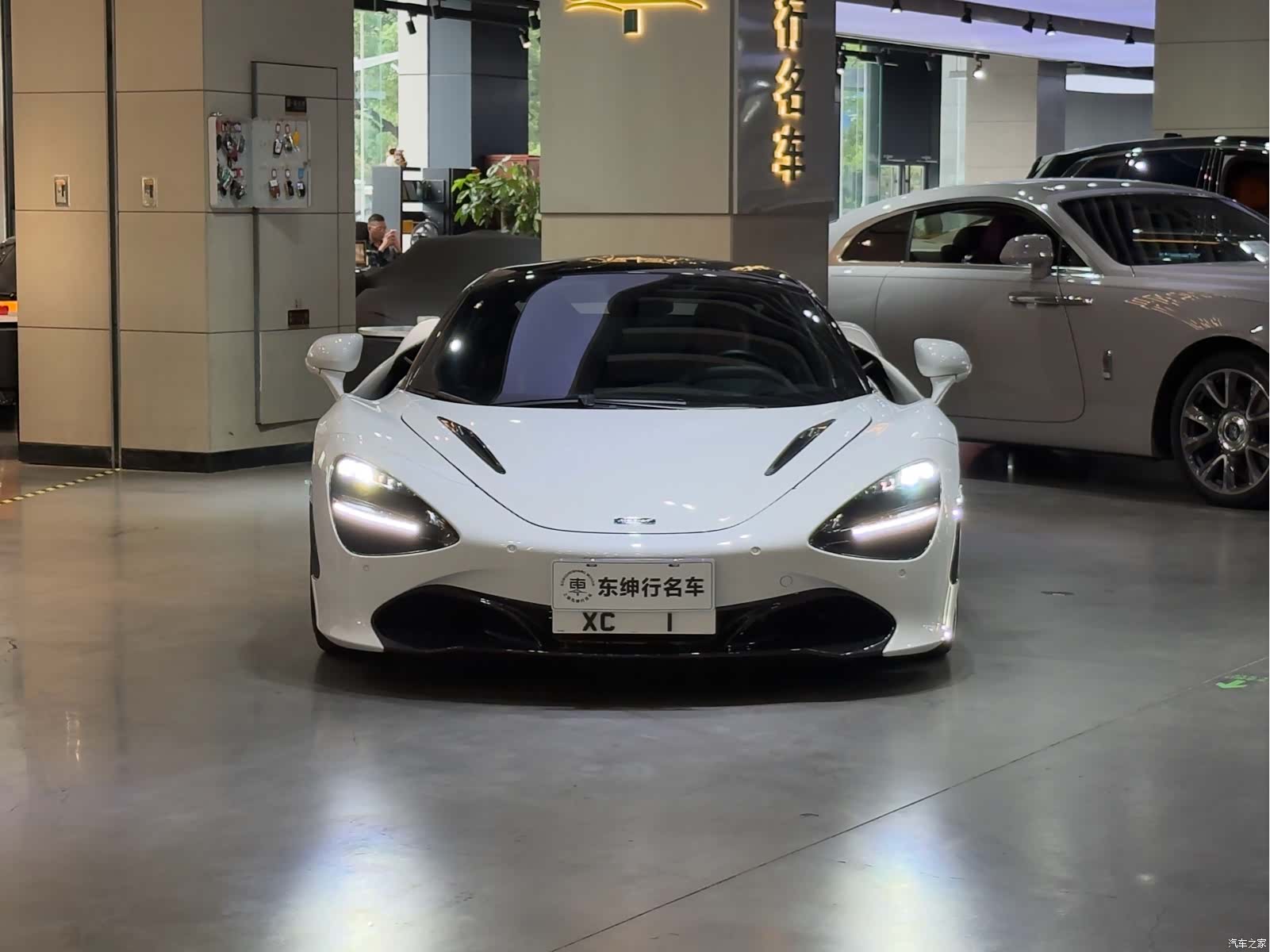 McLaren 720S, 2020 все фото