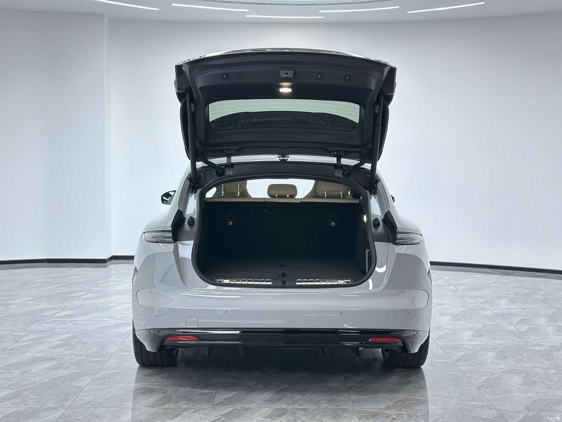NIO ET5, 2025 12