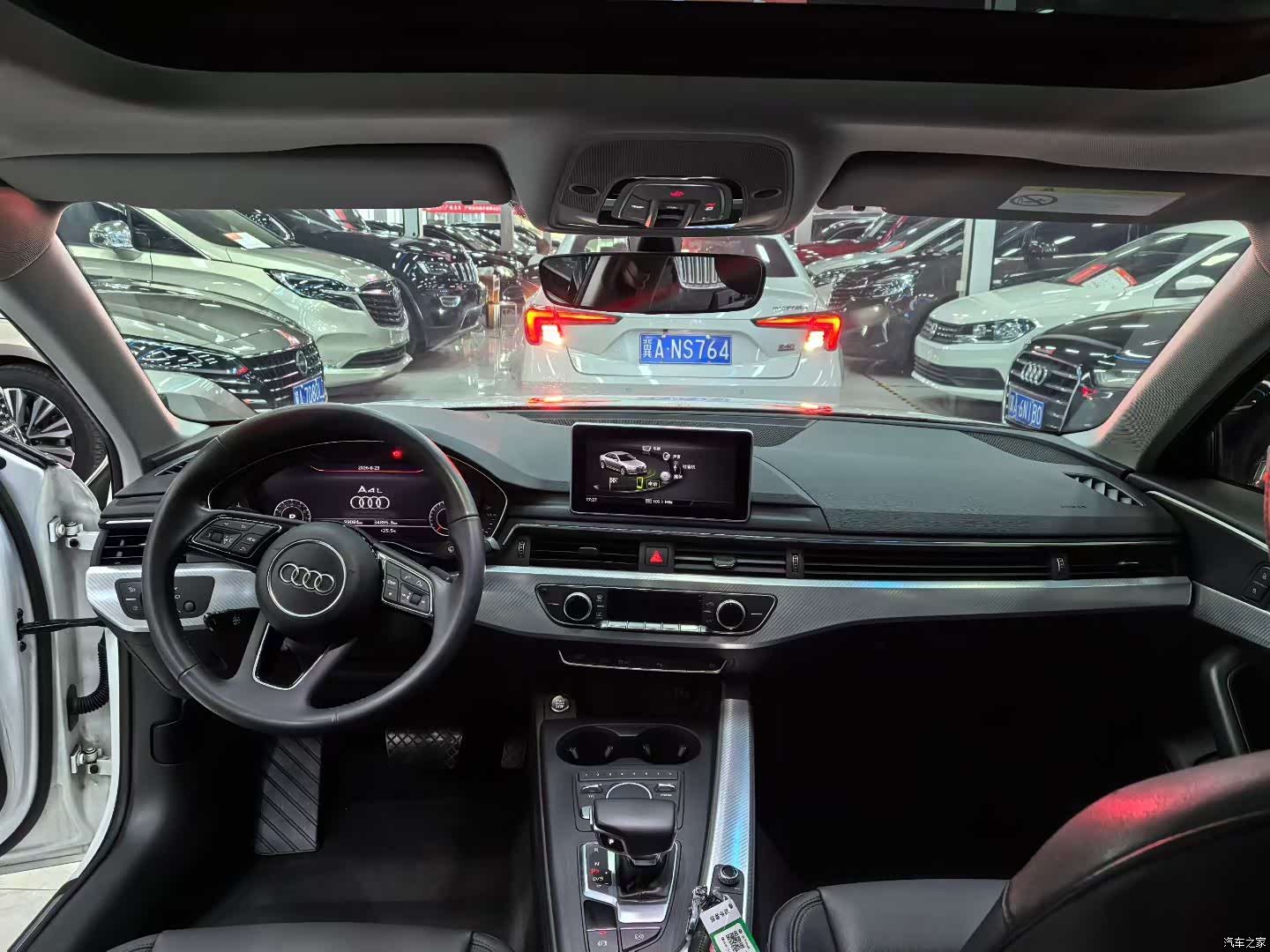 Audi A4L, 2018 все фото