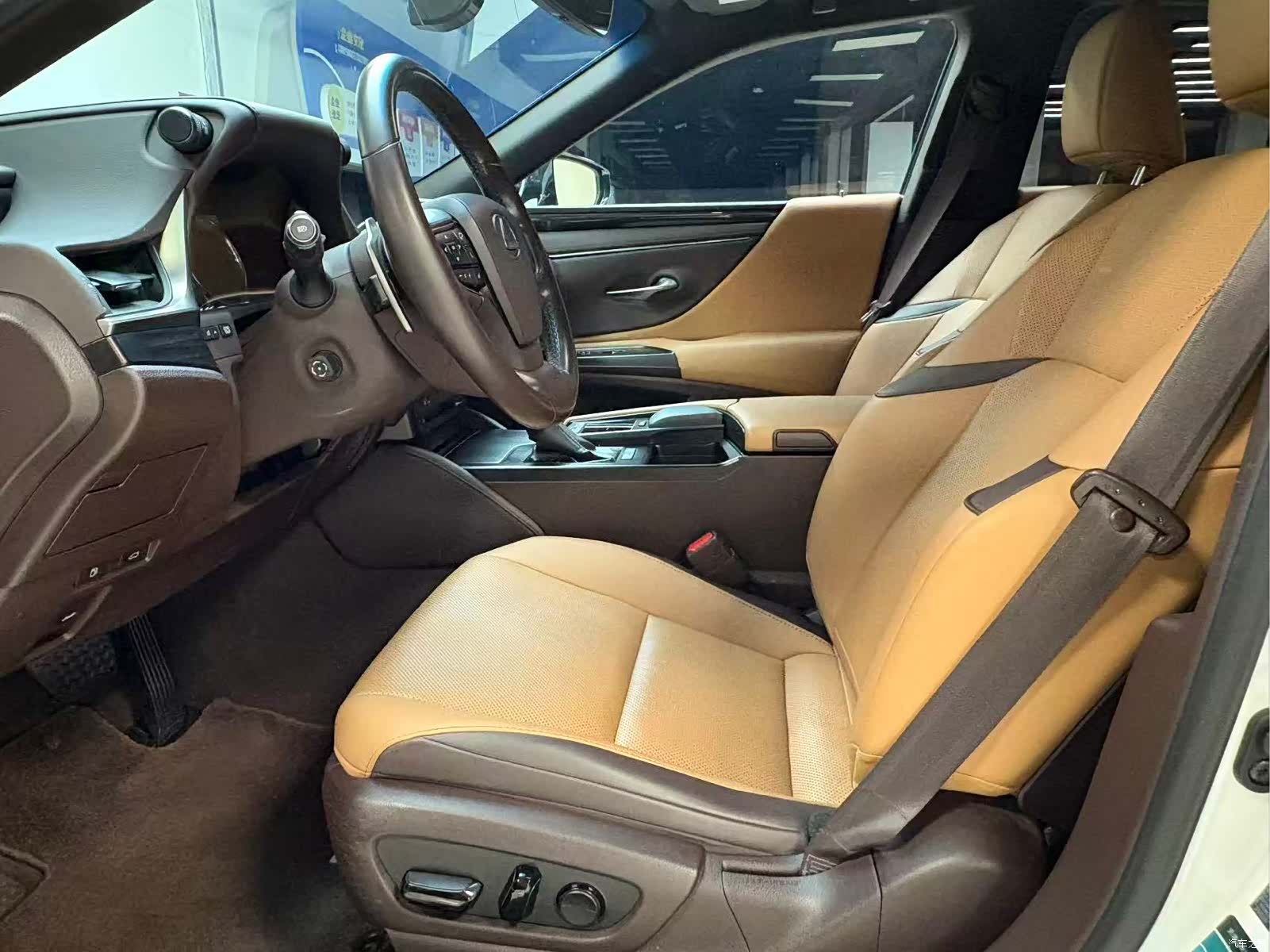 Lexus ES, 2021 16