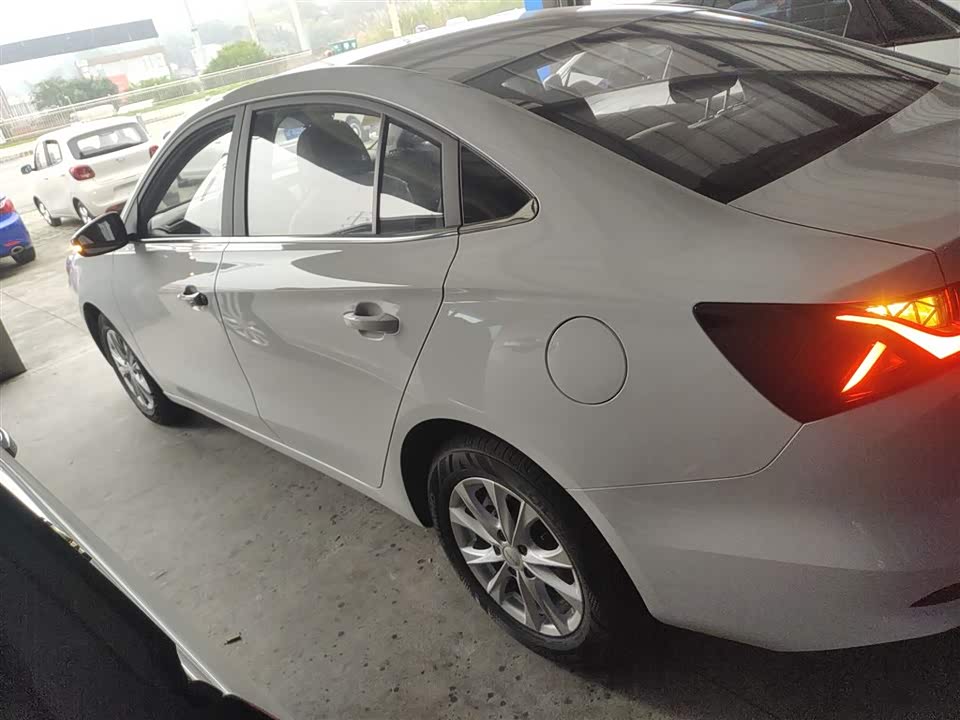 Roewe i5