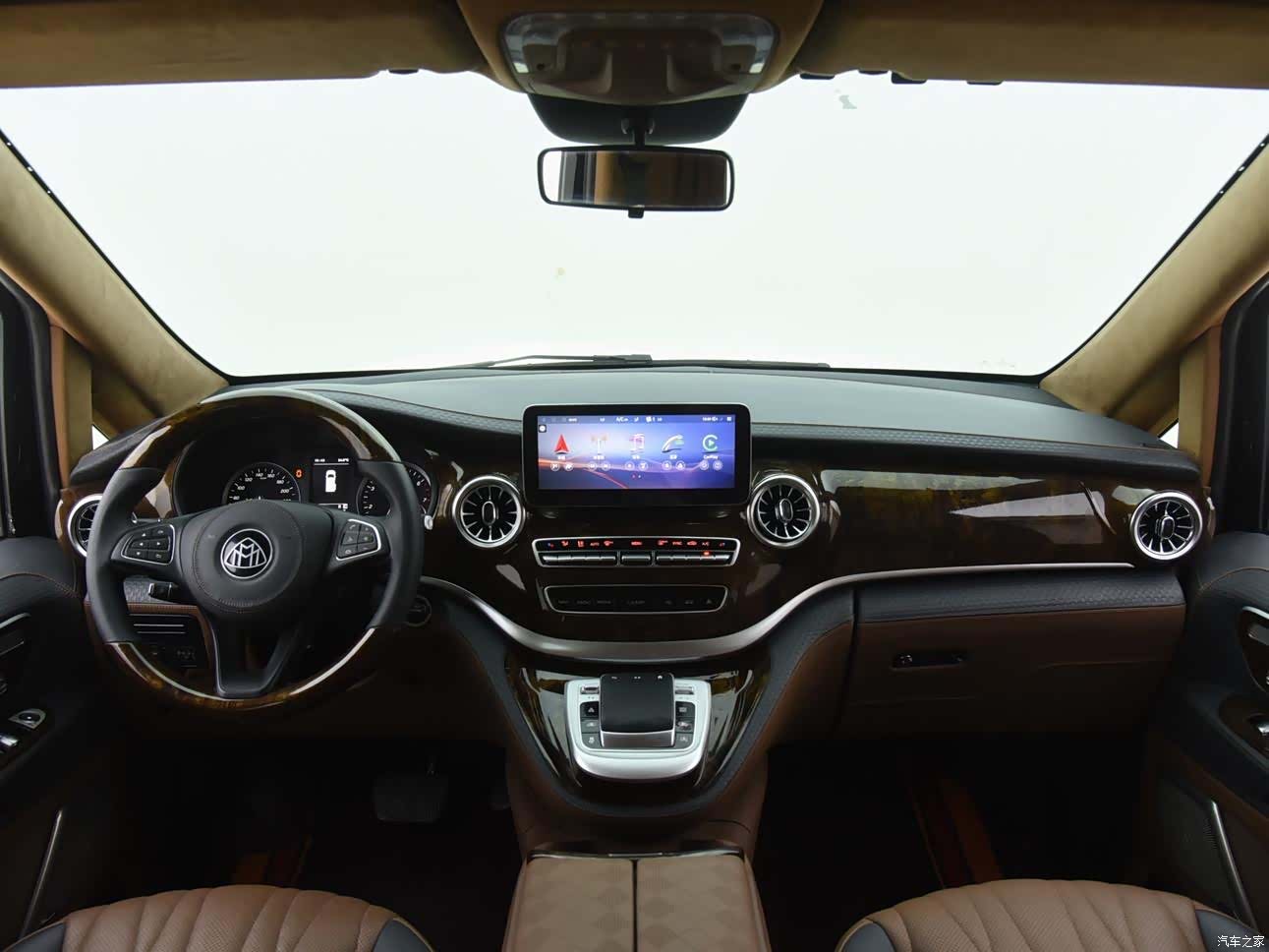 Mercedes-Benz 7, 2022 12