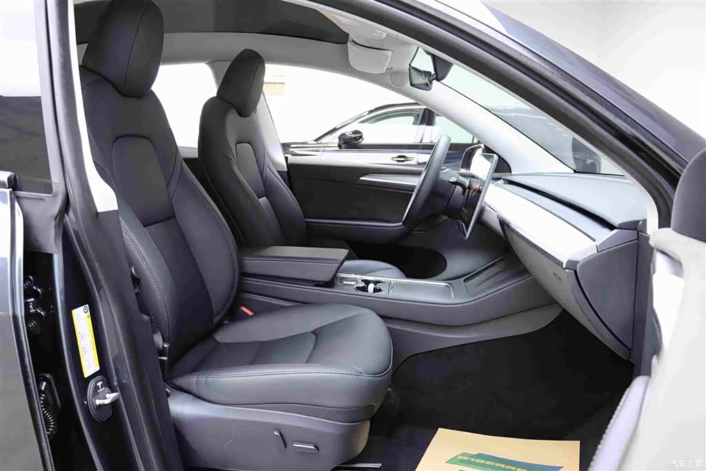 Tesla Model Y, 2024 19