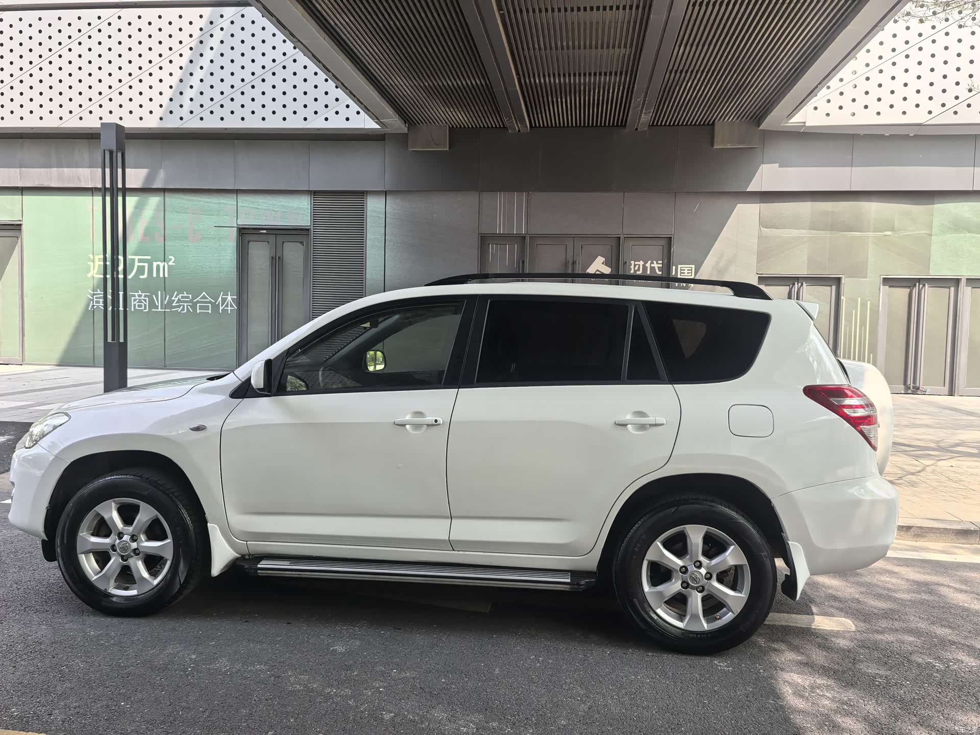 Toyota RAV4, 2011 10