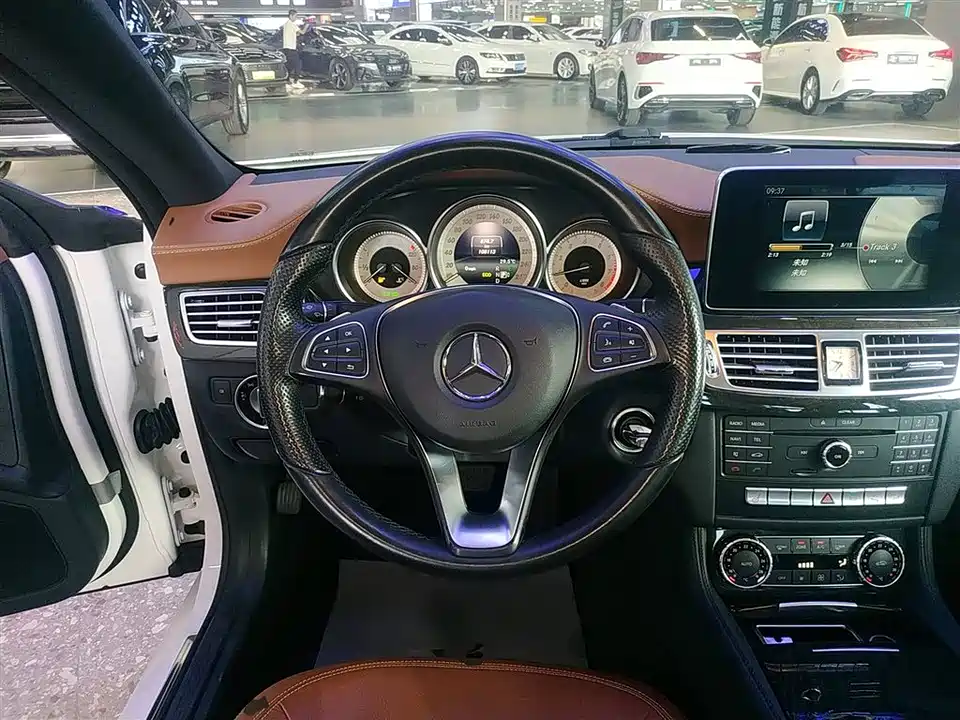 Mercedes-Benz CLS Mercedes-Benz CLS