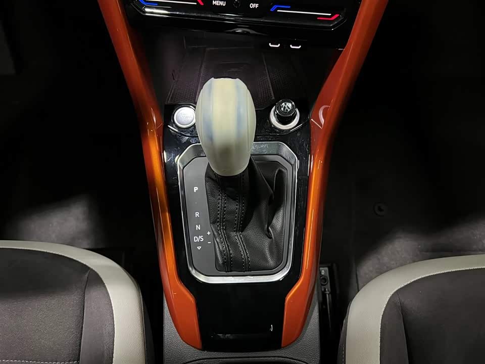 Volkswagen T-ROC exploring Songs