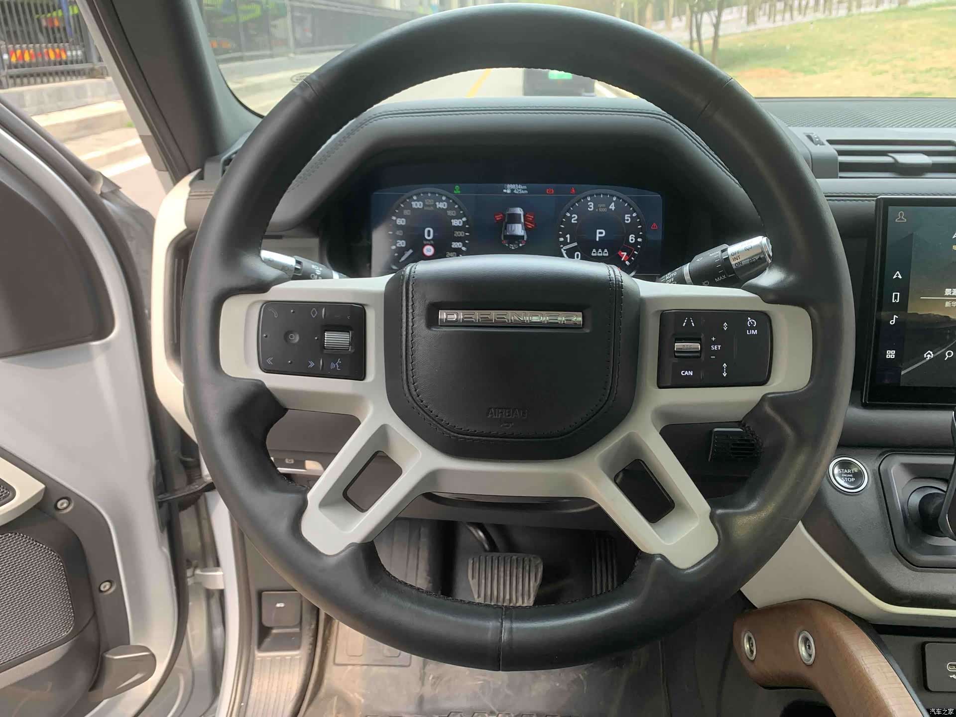 Land Rover Defender, 2022 14