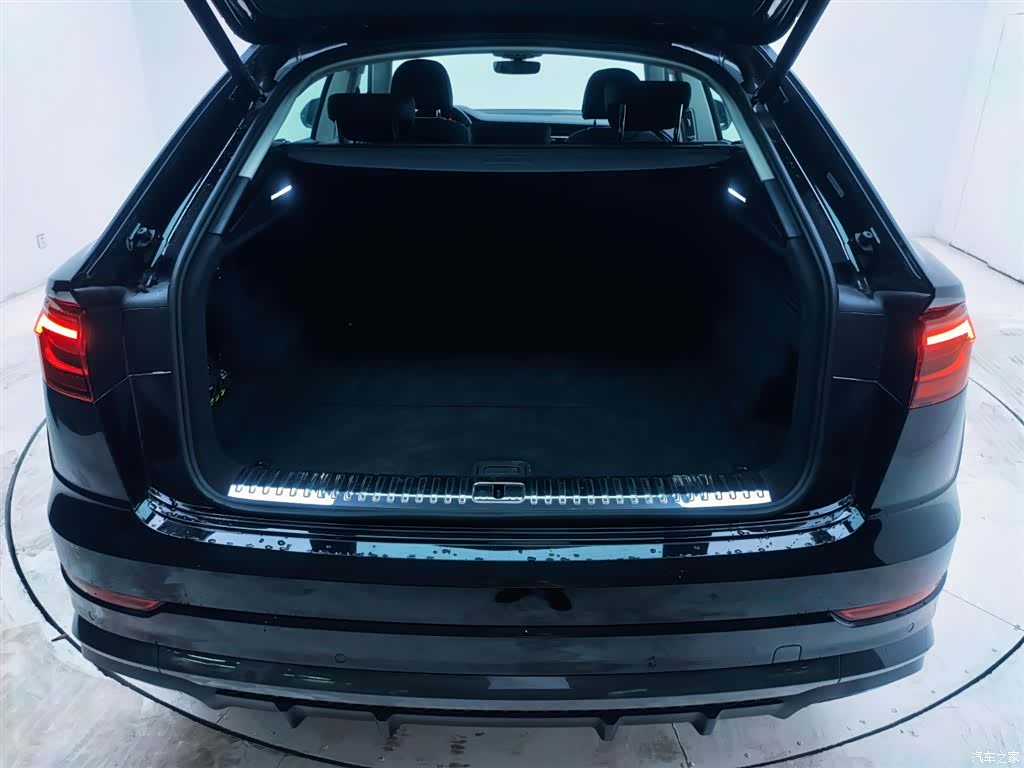 Audi Q8, 2025 20