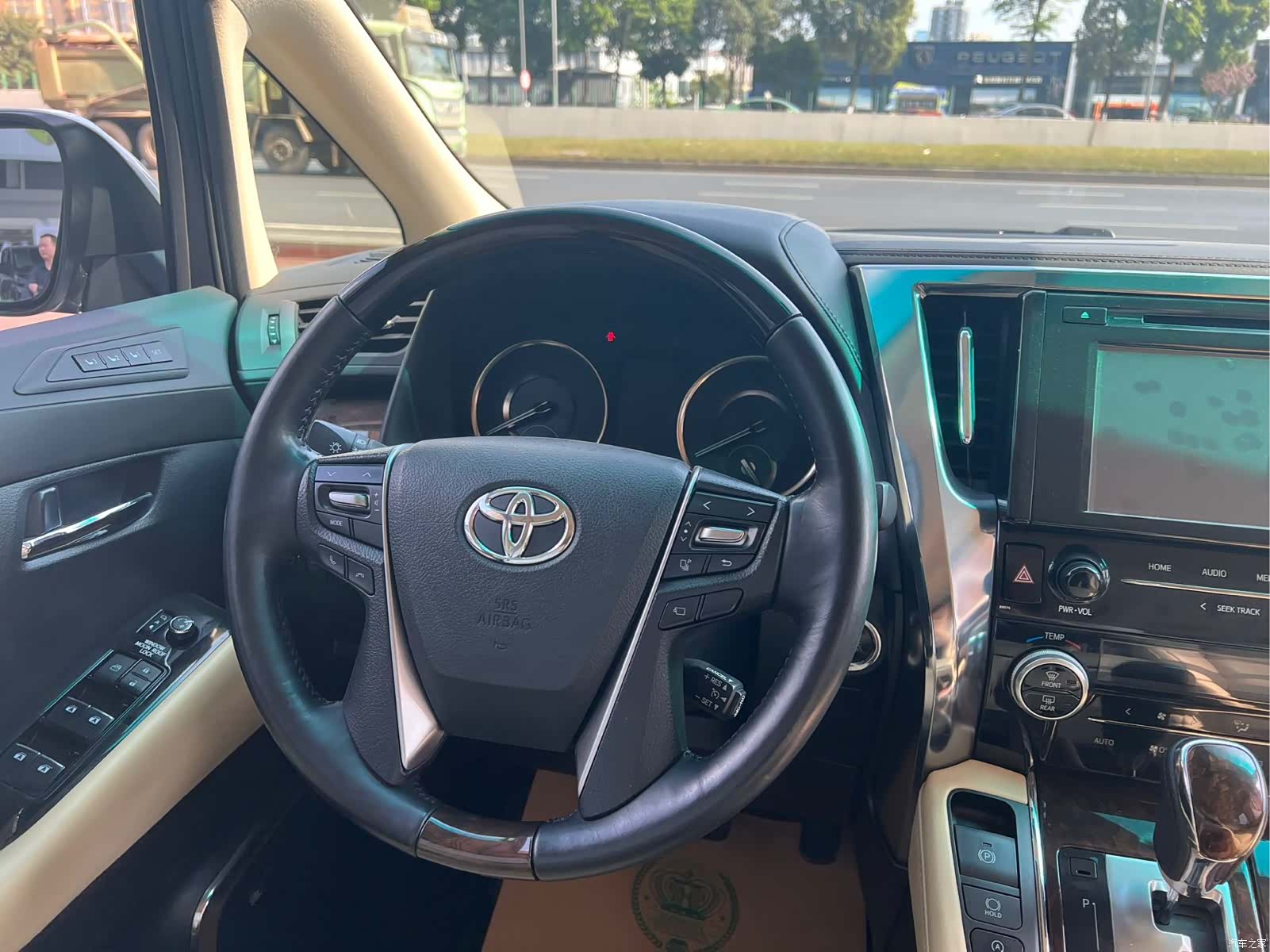 Toyota Alphard, 2019 все фото