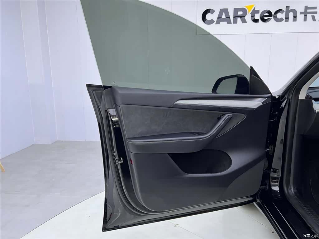 Tesla Model Y, 2023 15