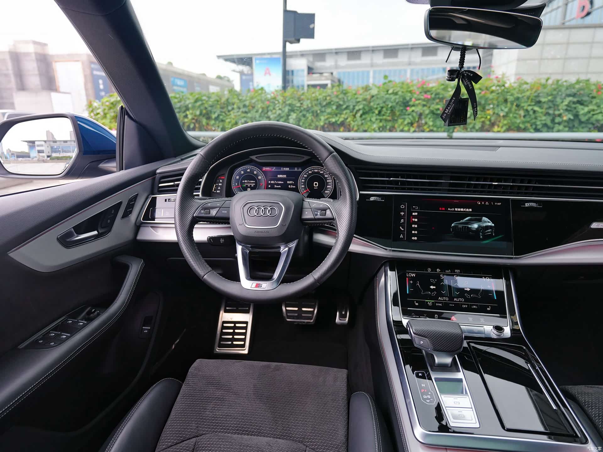 Audi Q8, 2020 11