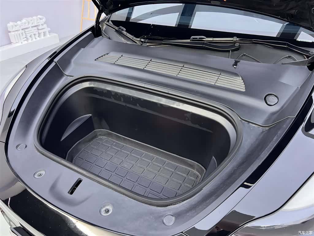 Tesla Model Y, 2023 23