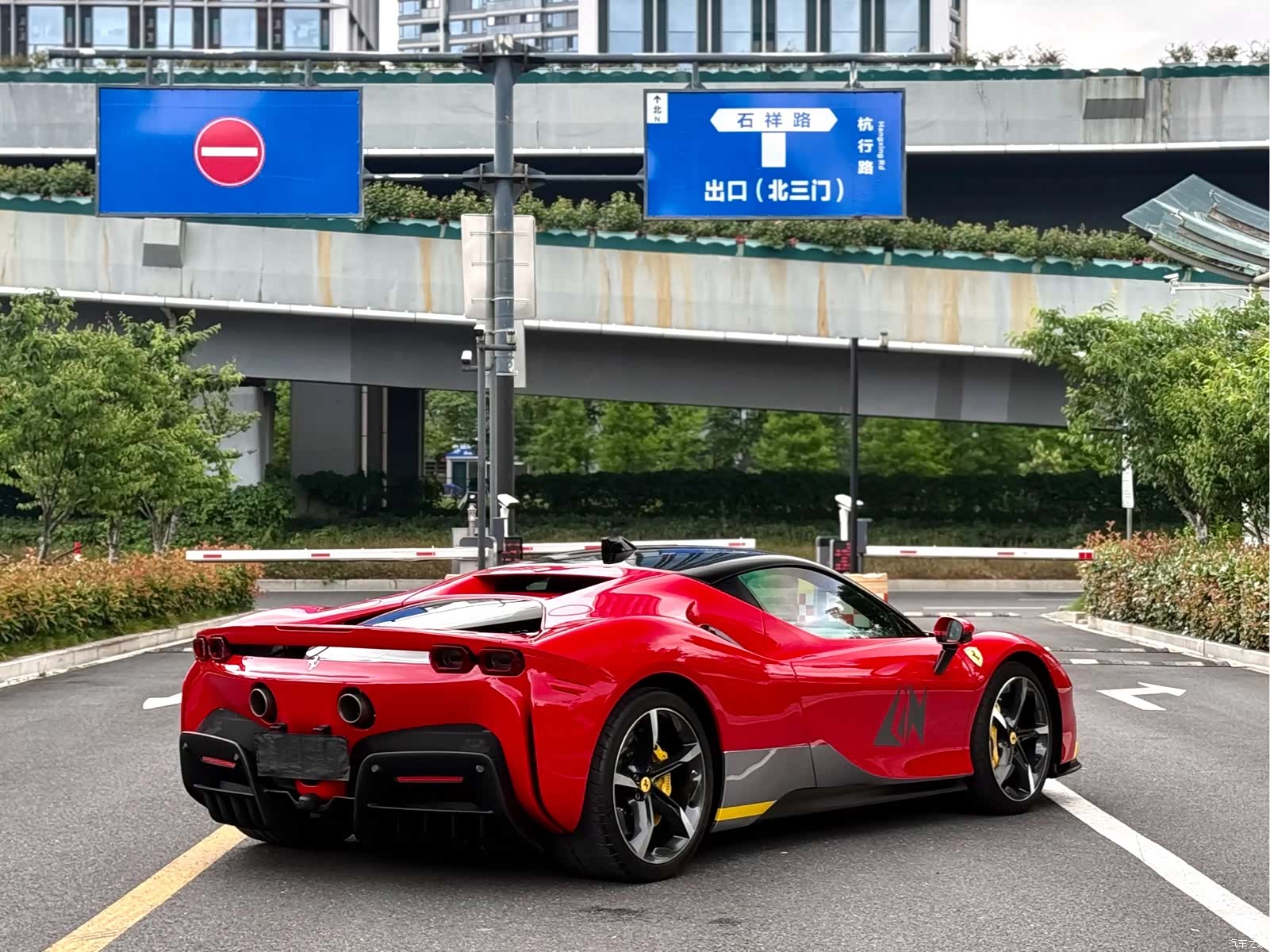 Ferrari SF90, 2023 7