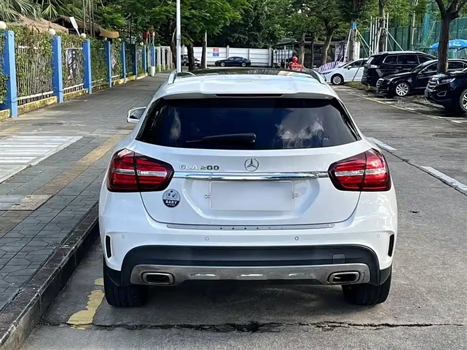 Mercedes-Benz GLA Mercedes-Benz GLA
