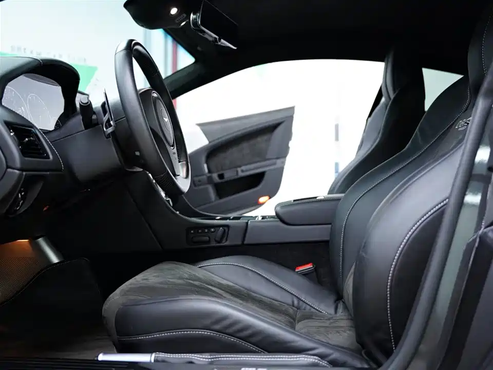 Aston Martin DBS Aston Martin DBS