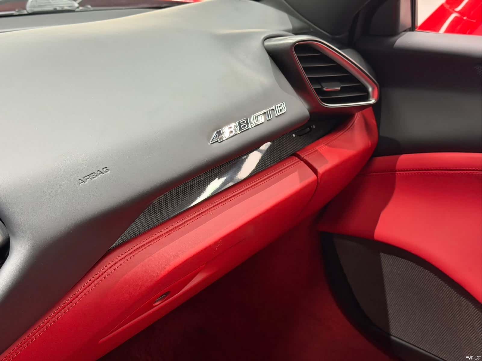 Ferrari 488, 2016 15