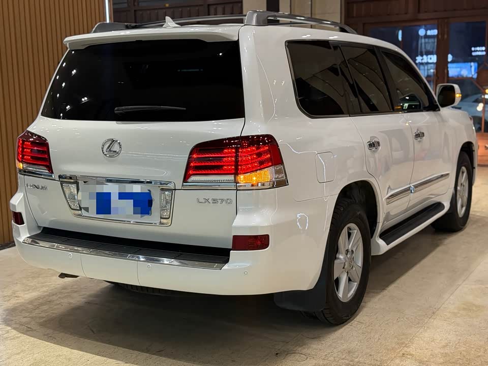 Lexus LX