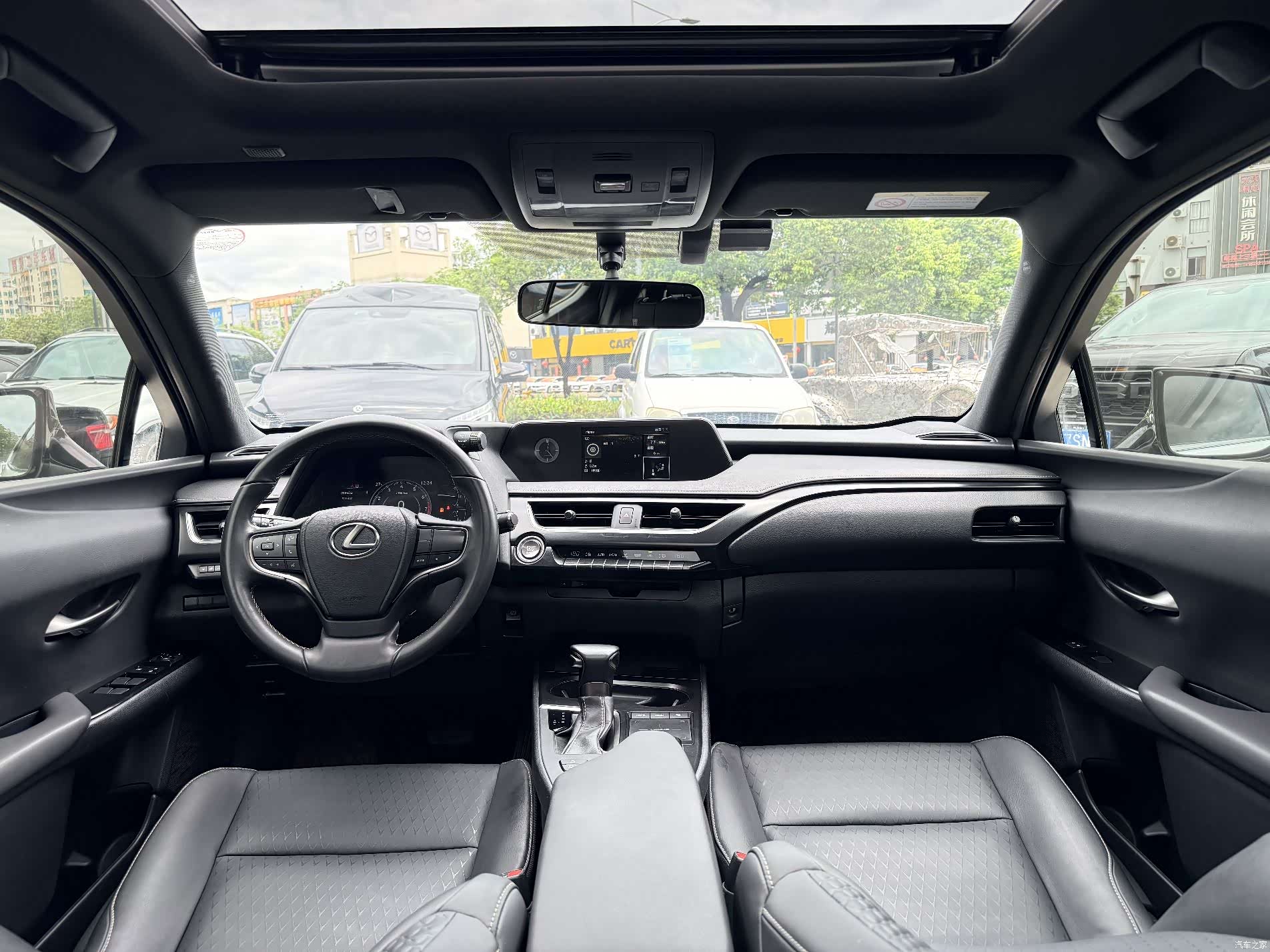 Lexus UX, 2022 10