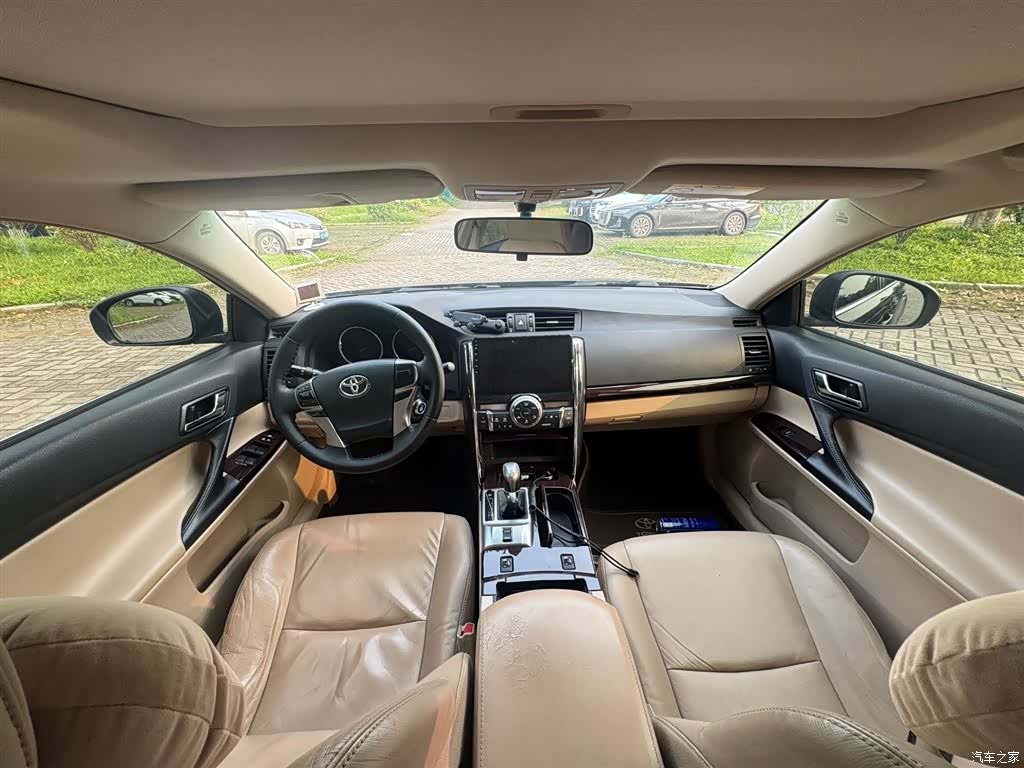 Toyota 2.5V, 2011 6