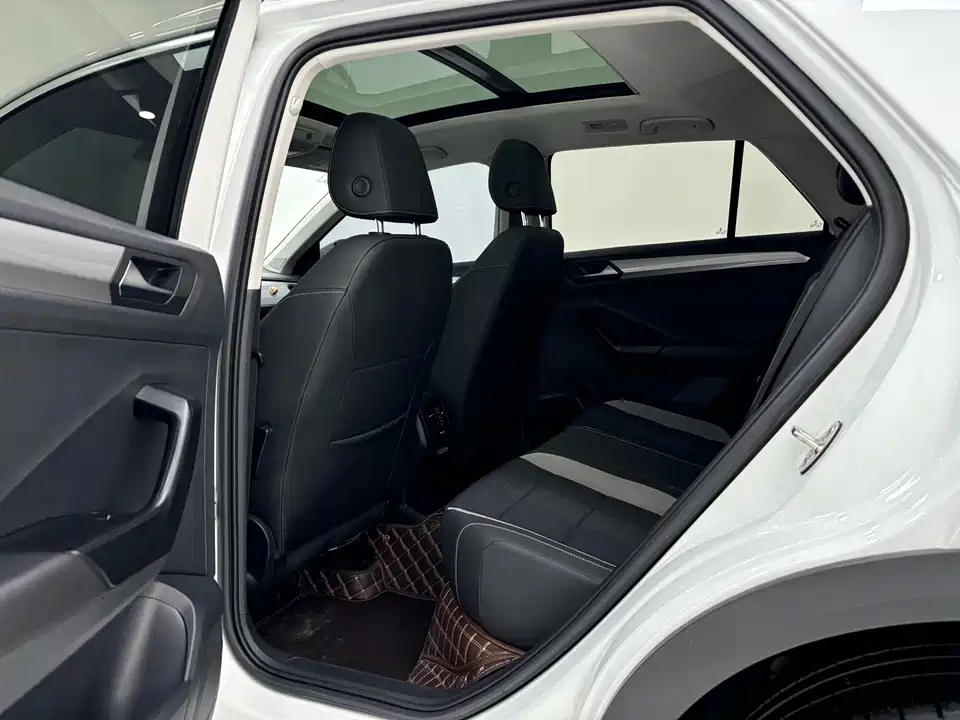 Volkswagen T-ROC exploring Songs