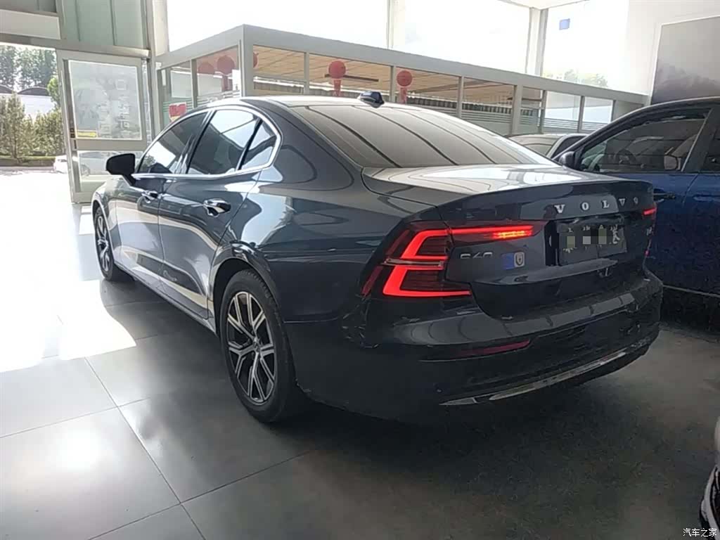 Volvo S60, 2023 все фото