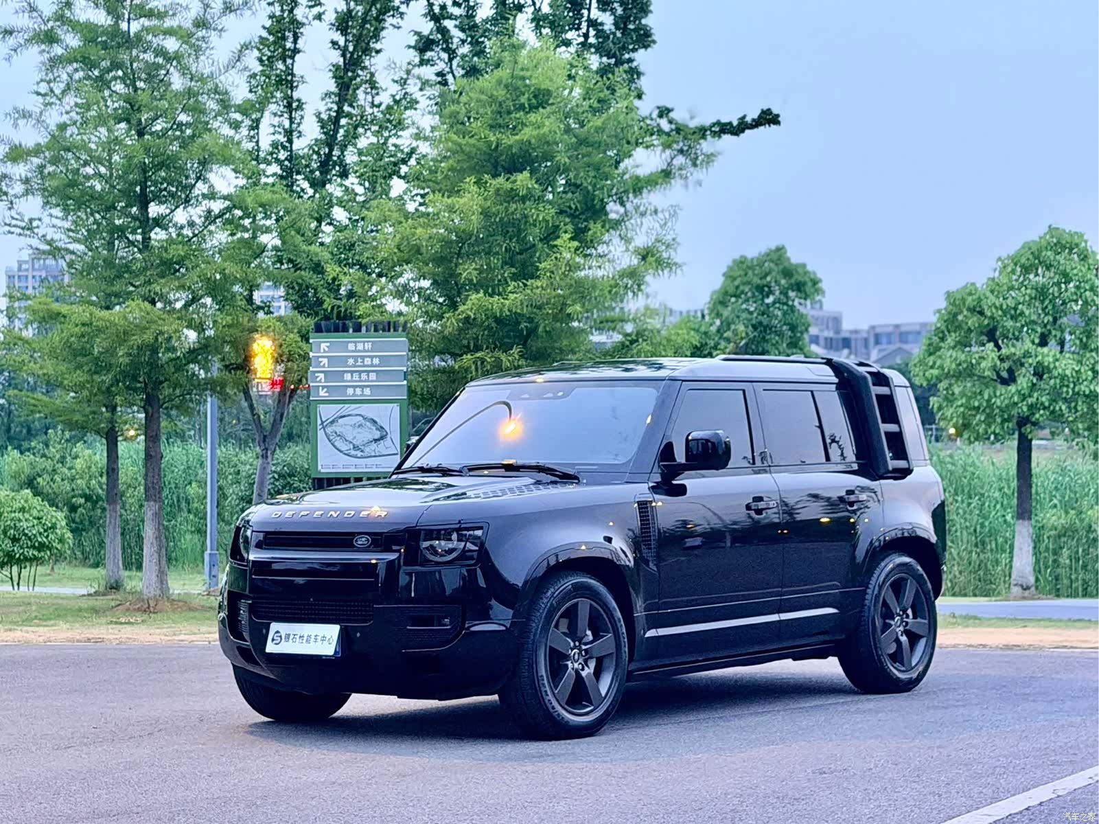 Land Rover Defender, 2025 1