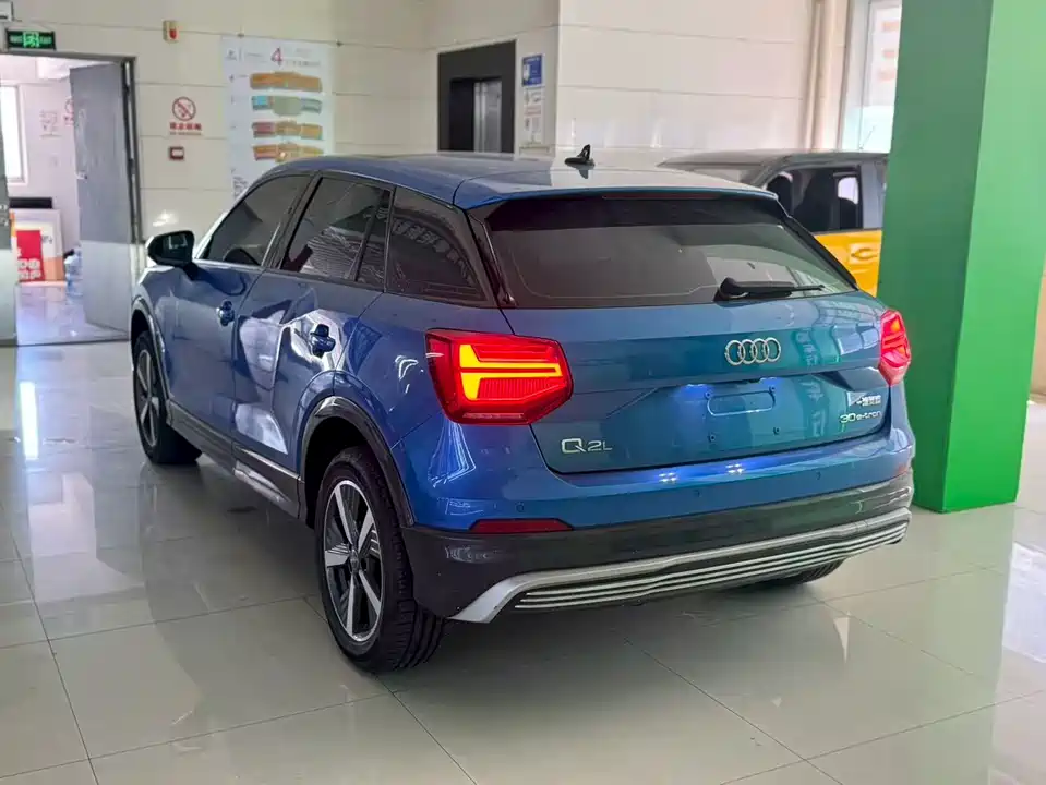 Audi Q2L