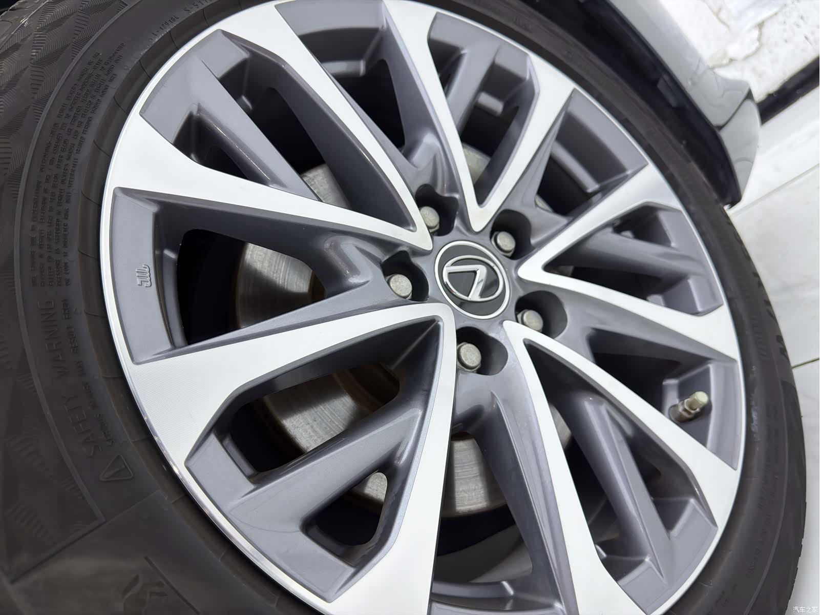 Lexus ES, 2022 27