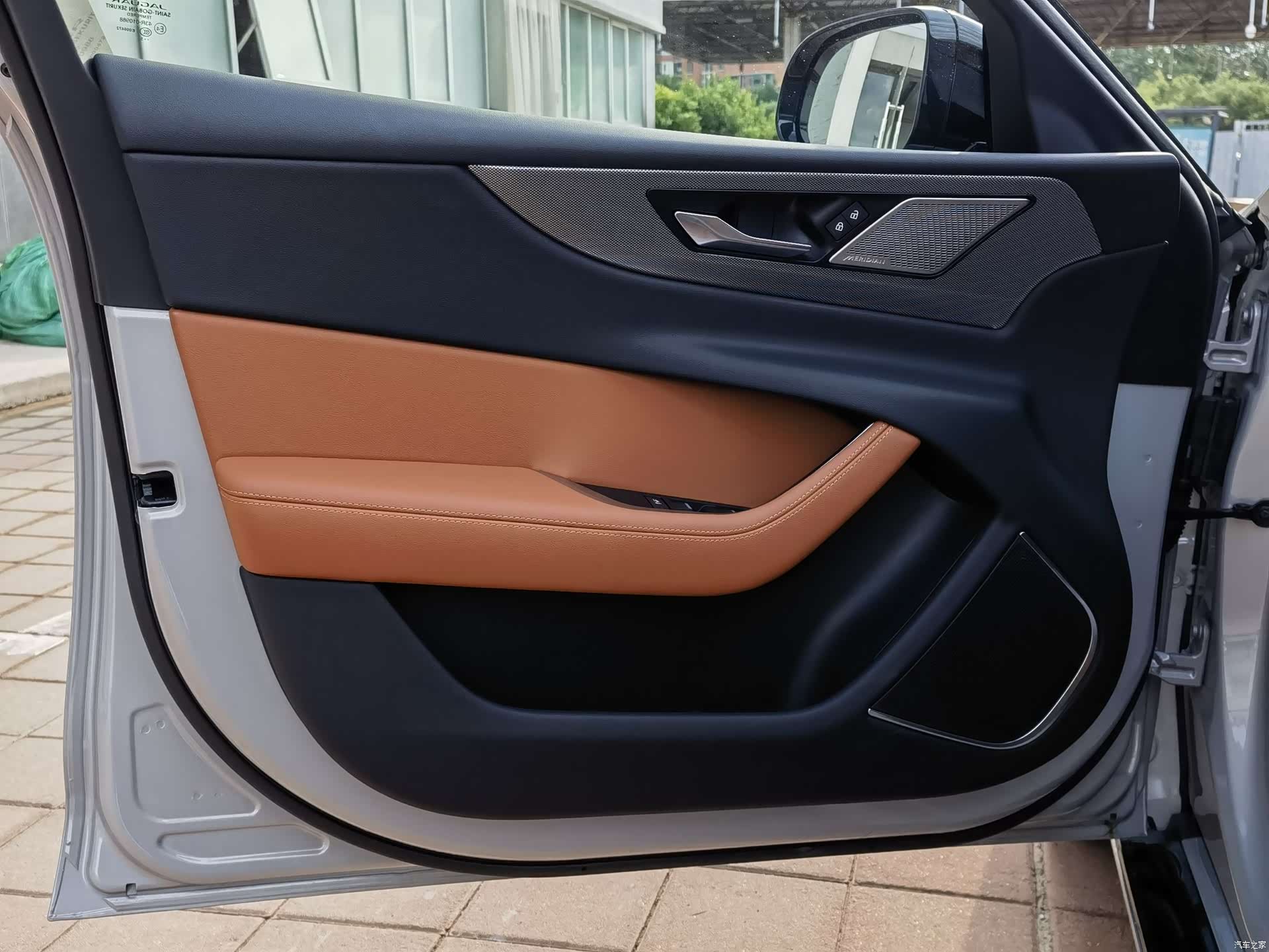 Land Rover XEL, 2025 4