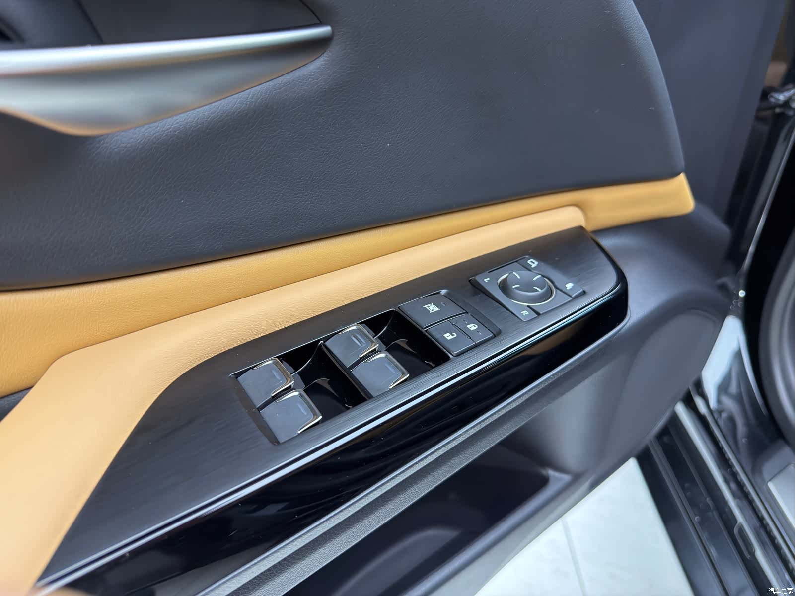 Lexus ES, 2022 все фото